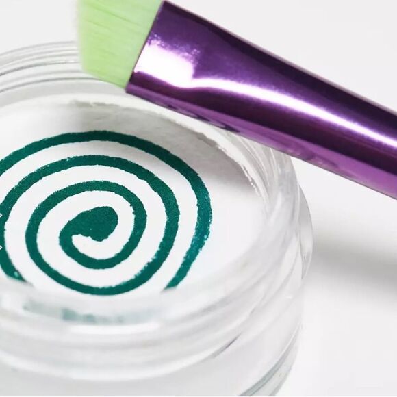 Revolution Beauty X Beetlejuice Adam Water Liner Eyeliner - Picture 7 of 9